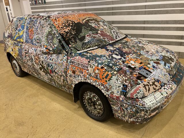 ���U�C�N�^�C���J�[_�������s���U�C�N�^�C���~���[�W�A��