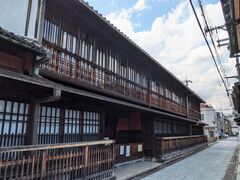 Ђł̊pĂȂ̕pقւ̓eʐ^1