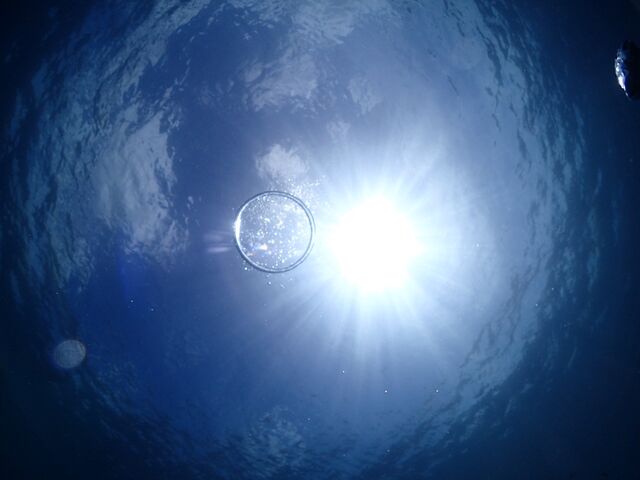 ���z�I�Ȏʐ^�Ɋ������Ă܂��B_�A�N�A�u���[