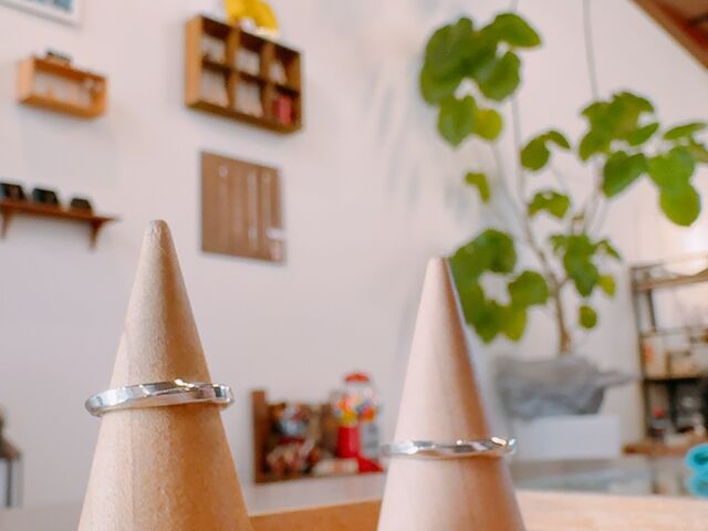 �����ʐ^  �������̕��͋C�Ƌ���_�C�h�A�[�g�W���G���[��i�X