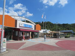 L̉T[rXGAijւ̓eʐ^1