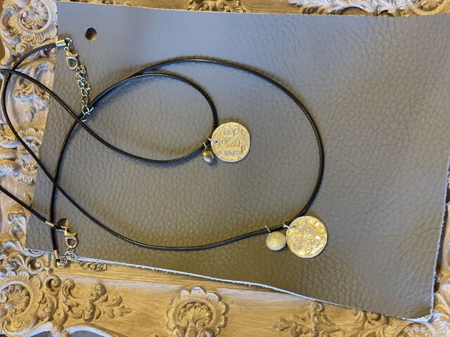 2�l�ō�����C�j�V�����̃R�C���^�y���_���g_�A�g���G Un-Petit-Coin