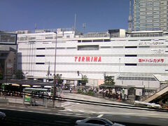 �T���v�������JR�ю����w�ւ̓��e�ʐ^1