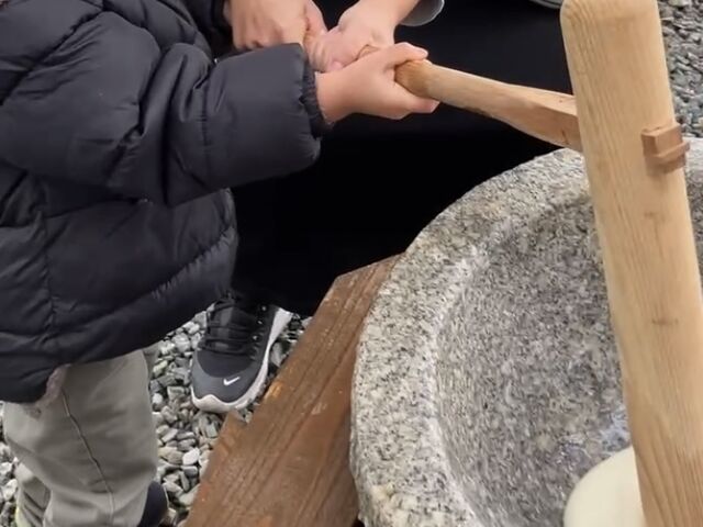 �X�^�b�t�̕����q�ǂ��𐷂�グ�Ă���܂���_�����쎩�R�̌��t�@�[��