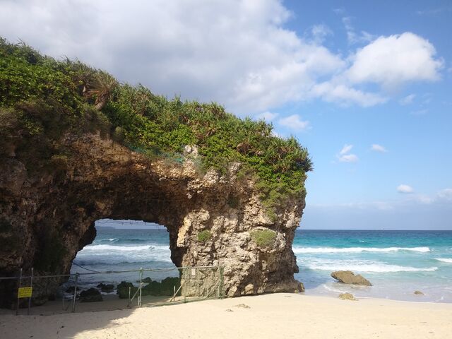 ���R�r�[�`�̃V���{���A�A�[�`��̊�B_���R�r�[�`