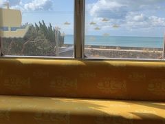 ̓CdS Ȑi߂łł񂵂jւ̓eʐ^3