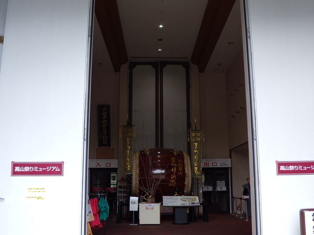 �܂�~���[�W�A���̓����_��ˍ��R�܂�̐X