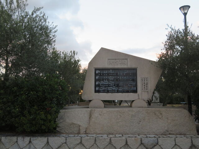 �ׂɂ���I���[�u�̉̂̔�_���a�̌Q��