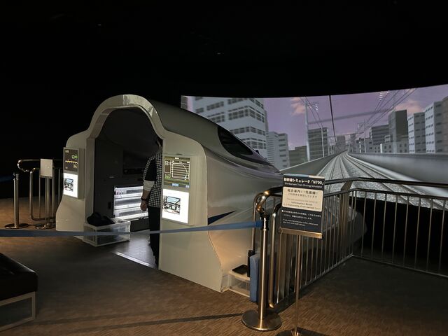 �{�i�I�ȃV���~���[�^�[_���j�A�E�S����