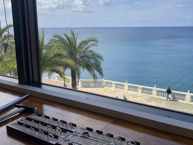 �C�𒭂߂Ȃ���̃����O����_RAVINA OKINAWA