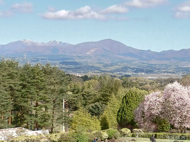 �Q�K���X�g��������̒��]�A
�R���݂ƐV�΂�����f����_���q���Y�z�e�����S���t��y��