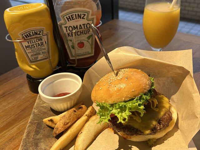 �Ŕ��j���[�̃j�����o�[�K�[�A�������������ł��I_Nikanbashi Burger Bar