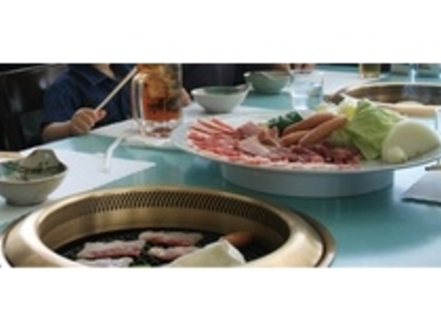 焼肉ガーデン・・・大自然に囲まれた室内でお食事を堪能できます。_霧島高原まほろばの里