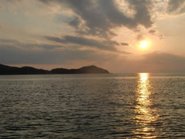 �A�`���ɑD�ォ��݂�[��_�����p�ރZ���^�[