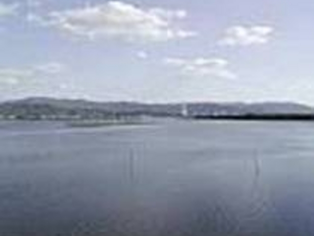 ���t�̉̐l�́A���̕��i�ɉ���z�����̂�_�Вj�g����