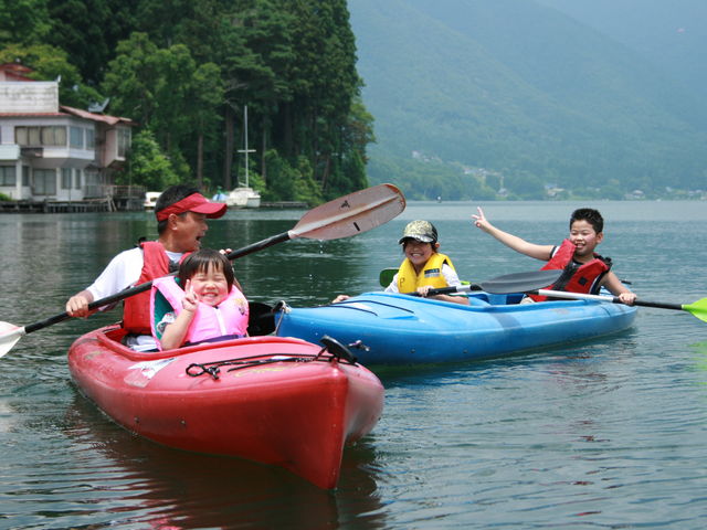 �x���͐e�q�ł̂�т萅�V�сi�O���O�j_�؍�΁@���_���{�[�g