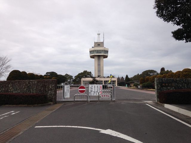 ������R����