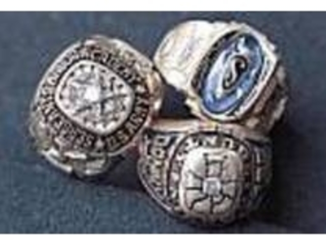 ���i�̒��ɂ͖��O�����񂾃X�N�[�������O��_�Q�C�g���X