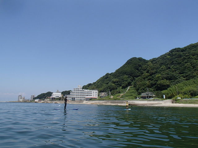 ���̕ӂ�́A�R�ƊC���߂��|�C���g�I�@���ɏt�`�Ă̗΂��Z���Ȃ�G�߂̓V�C�̗ǂ����́A�Ȃ��Ȃ��̌i�F��Ƃ��߁I_ESTA�@SURF�i�G�X�^�T�[�t�j