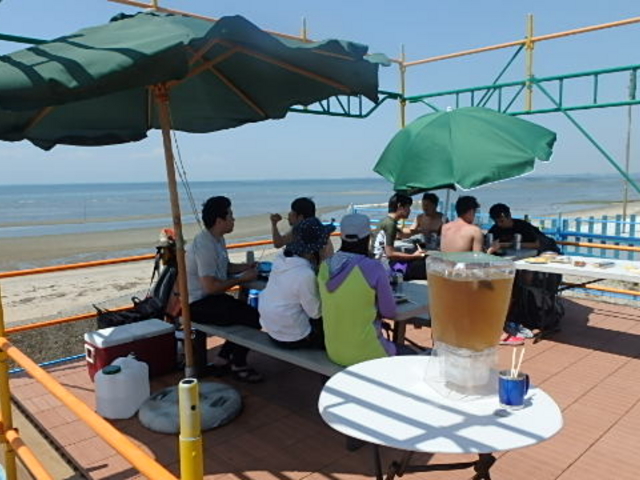 ������͒�g�́A���l�E���c�ɂ���w���l�P�O�P�O�L��i������{�݁j�x�ڂ̑O�́A����̊C�ŁA�Ăł����G���Ȃ��̂ŁA�X�Ɉ��S����SUP���y����Œ����܂��B_ESTA�@SURF�i�G�X�^�T�[�t�j