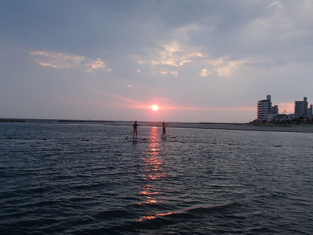 SUP�̏ォ��̒��߂͍ō��ł��I�@���ԂƂƂ��Ɉڂ�ς��C�i�������������B_ESTA�@SURF�i�G�X�^�T�[�t�j