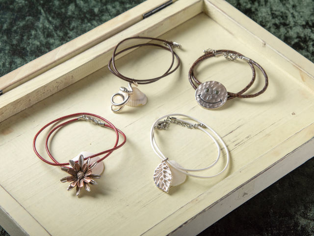 �`���[�J�[���f�G�ł�
_�킭�킭�V���o�[�A�N�Z�T���[