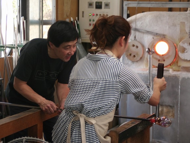 �����K���X�̌��̗l�q_���΃K���X�H�[