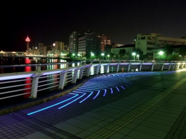 �{�苴���Ղޔ����|�[�g�^���[��i_�����l�͉�