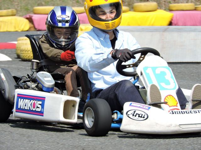 ��l���J�[�g_����C���^�[�T�[�L�b�g