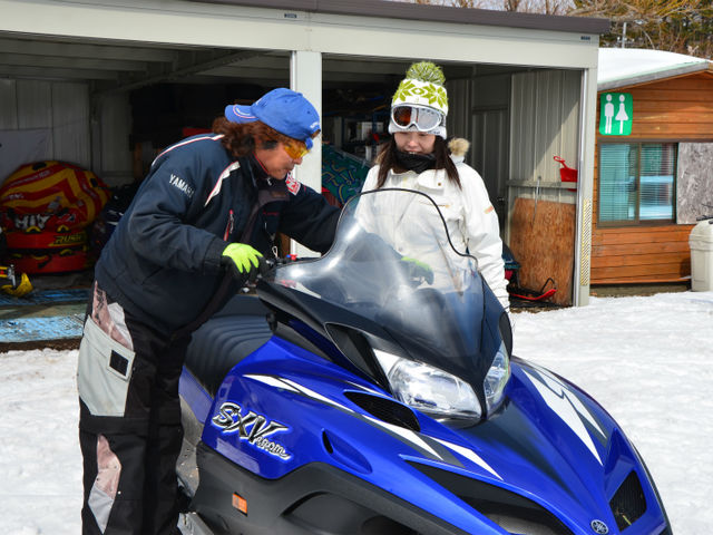 ��ԑO�ɐ��\�⑀����@�Ȃǃ��N�`���[���܂��B_�o�ʃI�t���[�h�p�[�N