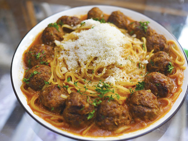 JIXg~[g{[pX^͒{[AVFAĐHׂ悤_ɓ@񂱂̐X