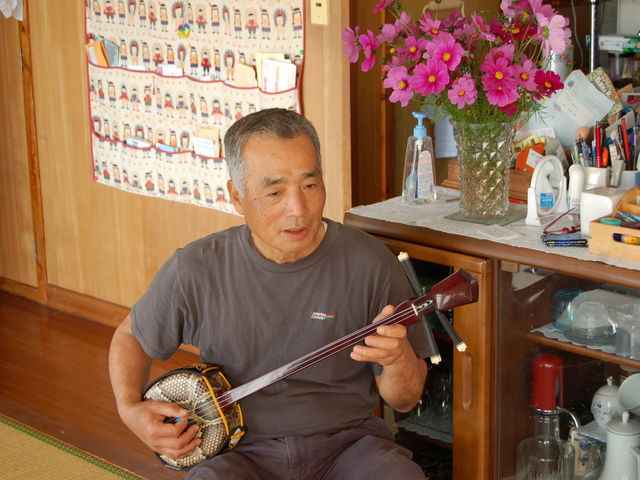 ����C�Ȃ��e���n�߂邨�����̎O���Ƀz�b�R��_���΂���a