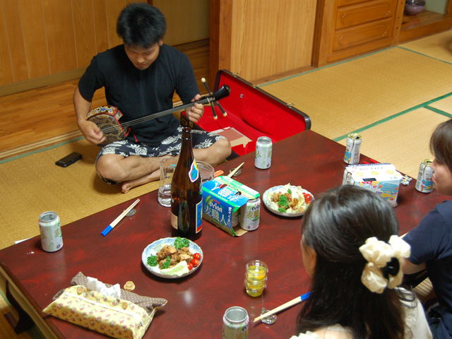 �O���𒮂��Ȃ���̖A���͈�i�Ɛi�݂܂���_���΂���a