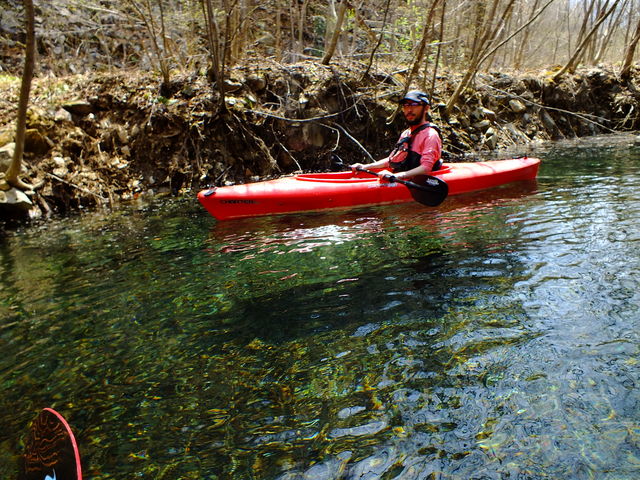 浮いているように見えるポイントもあり(無風時)_グリーンディスカバリー 四万