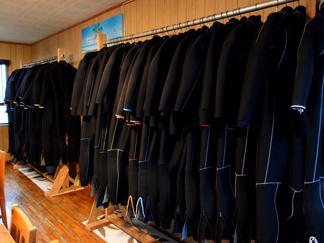 �y�E�G�b�g�X�[�c�̃T�C�Y���L�x�z�j���ʂŁA�g��80�Z���`�`200�Z���`�A�̏d15�L���`130�L���܂ł̃E�G�b�g�X�[�c�����p�ӂ��Ă���܂��I_Diving�@Shop Lei�i�_�C�r���O�V���b�v���C�j