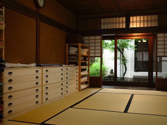 ���̂����ɖʂ�����̕����ɂ͋˂��񂷂����у����^���̒��������[����Ă��܂�_UME�@SAKURA�@���s���������^������