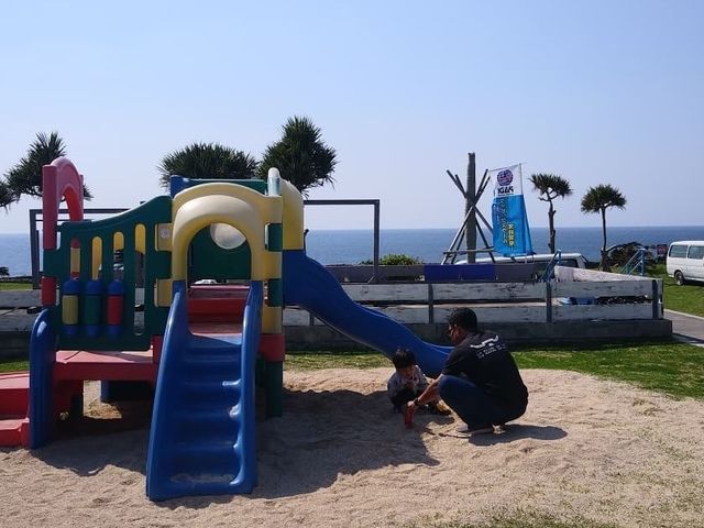 �{�ݓ��ɂ͏����Ȃ��q�l��V�΂�����~�j�V����������܂�_RYUKYU GLASS WORKS �C��