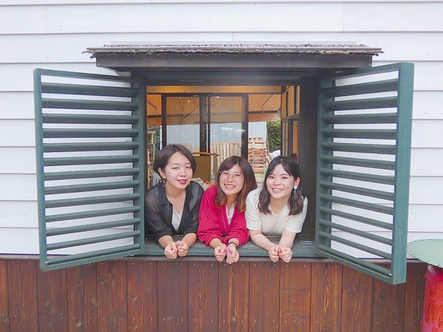 ����[����