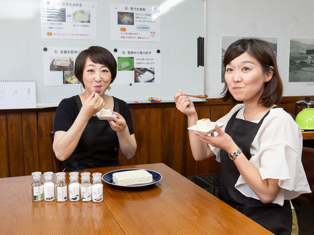 Cafe �ɂ���q��