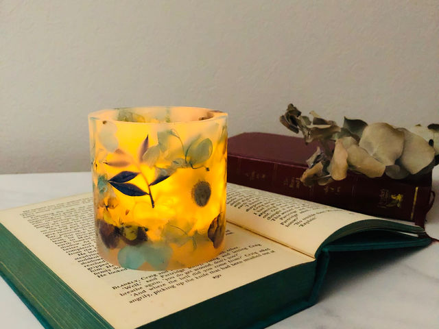 �_�炩�ȓ���ɖ������{�^�j�J�������^��_candle&flower Laulearose