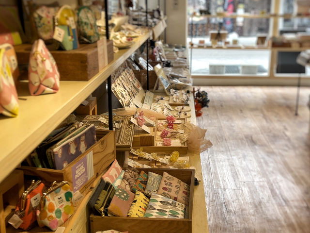 �G�݉��̓X����ʂ�A���̊K�i�����܂��B_cu-mu