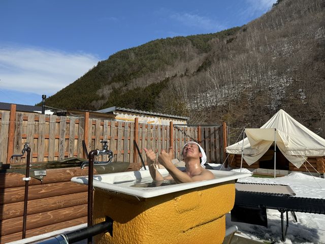 ���݂��؂�T�E�i�A�~�̖����̋�ԂŐd�X�g�[�u�ӂ�_�V����݃����h