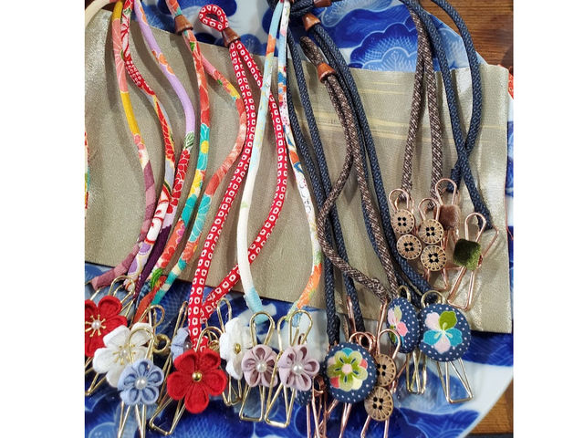 ���X�I���W�i���̔��i������
�n���J�`�ꖇ����΁A��l�̂���߂�X�^�C��������
�}�X�N��X�q�ɂ��g���܂�(^-^)_������