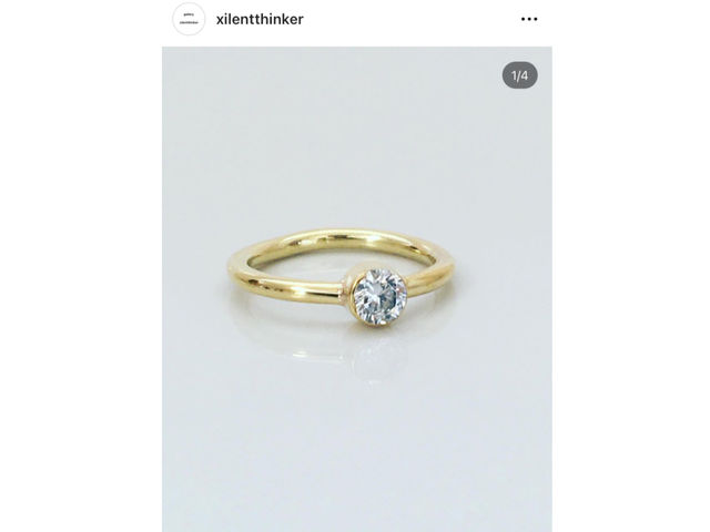 �n�C�W���G���[�̗l�ȃ����O������\�ł��B
������̓W���R�j�A�̐^�J�����O�B
�����b�L���\�ł��B(���b�L�͊O���ł��B)_xilentthinker