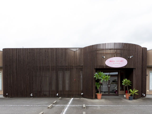 ̓XܑO10䒓Ԃł܂_PLENUS ROSE HEART