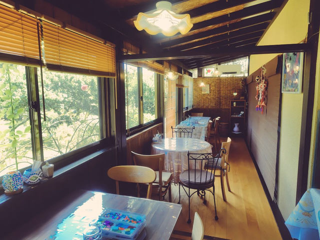 �S�ȃe���X�Ȃł��B���R�̒��ŃK���X�A�[�g���y���݂܂��傤��_�x�l�`�A���K���X�J�t�F ���̉�