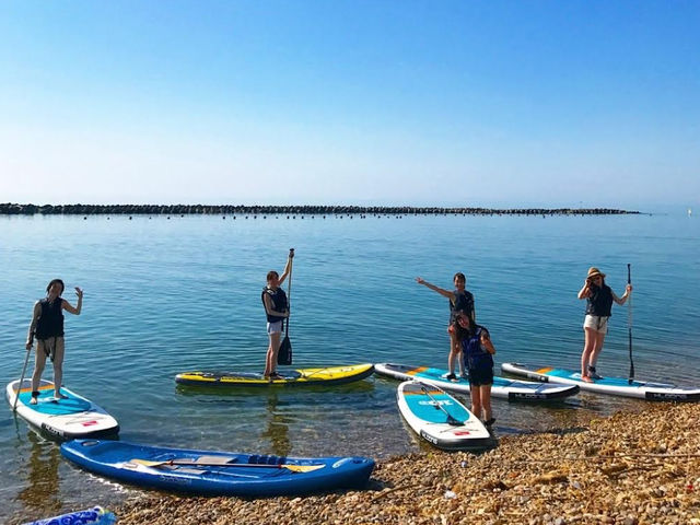 �h�g��Ɉ͂܂ꂽ�C�Ȃ̂Ŋ�{�I�ɔg�����₩�ȊC�ł�SUP�����y���ݒ����܂��B_Beach house popi