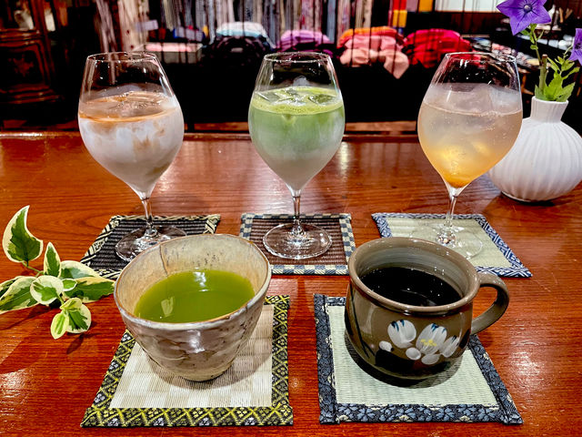 ドリンク以外にも食事もご準備しております。
当店オリジナルメニュー是非ご賞味ください!_えらく屋