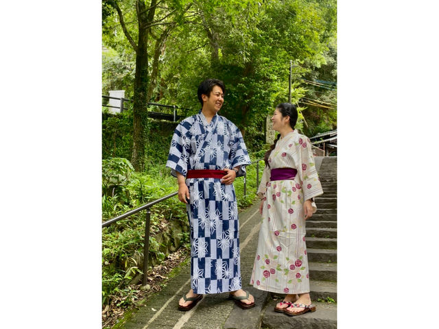 数ある浴衣から自分好みの浴衣を選んで、湯巡り散策♪その他小物レンタルや寒さ対策として半纏もご準備しております。_えらく屋