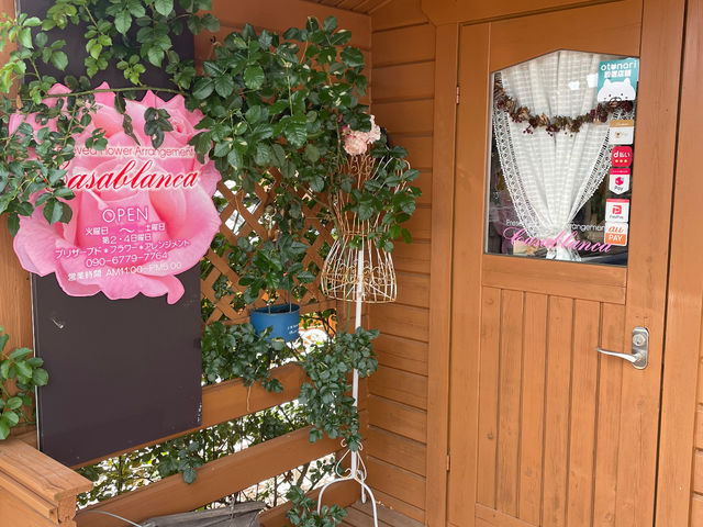 Casablancǎ֓
RԂ̐ÂȂƂd
tɂ́A̖EEE_Casablanca